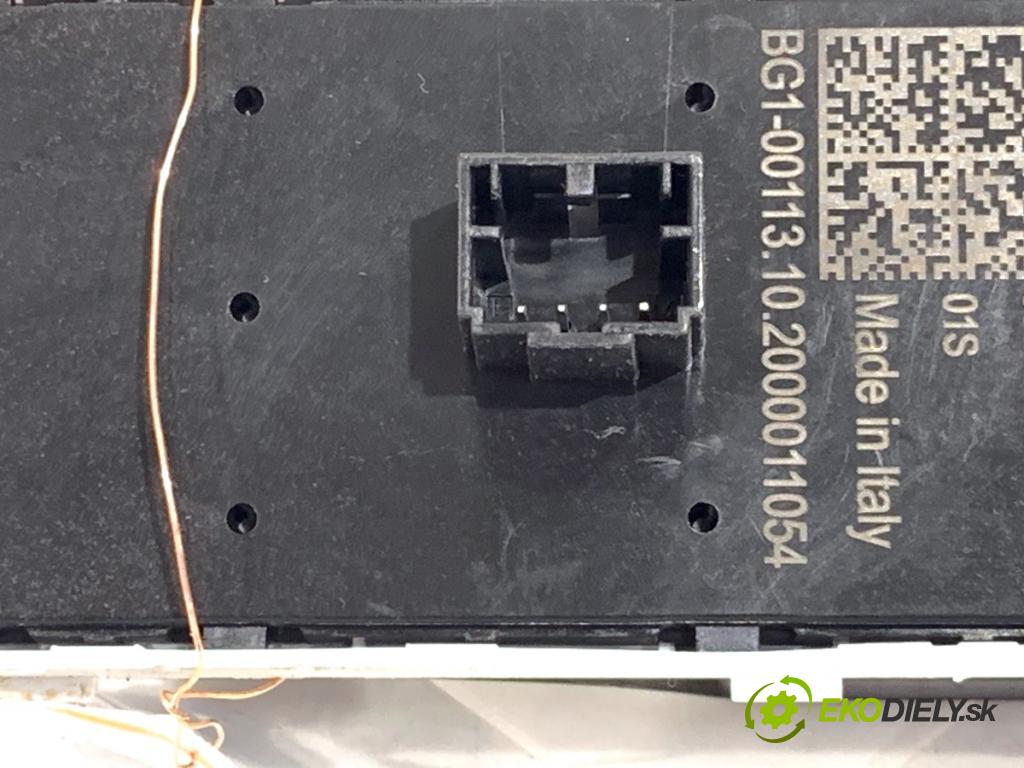 VW ID.3 liftback 2020 150 kW Pro  Prepínač okien 10A959862N (Prepínacie páčky pod volantom)