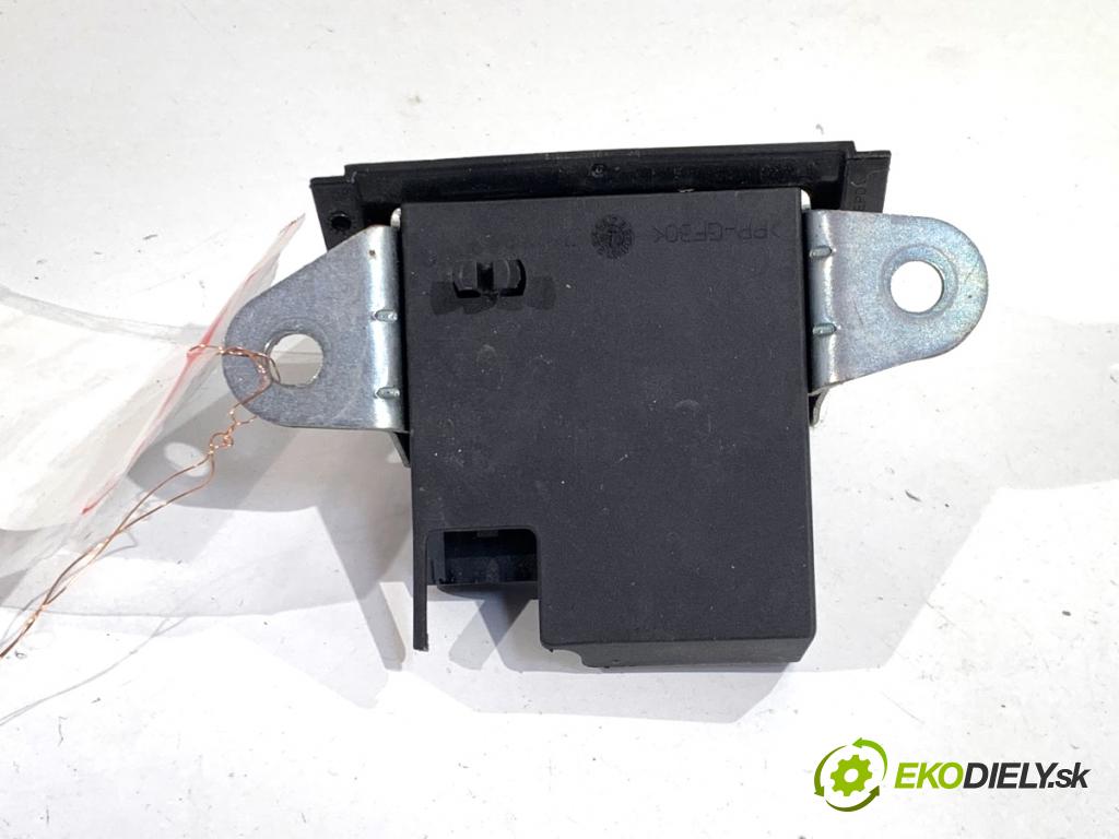 VW ID.3 liftback 2020 150 kW Pro  zámok dverí zad