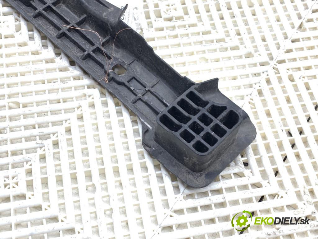 VW ID.3 liftback 2020 150 kW Pro  lišta násada prahová levá strana 1EA825529