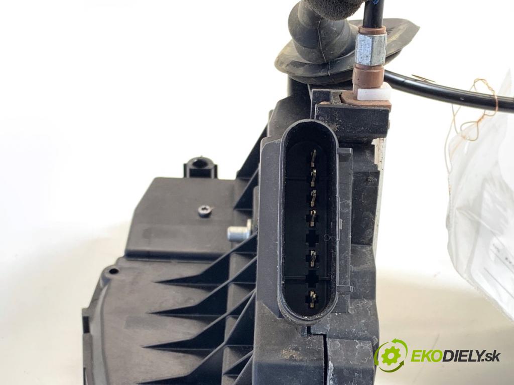 FORD MONDEO MK5 Kombi 2018 88 kW 1.5 TDCi 1499 zámok Dvere pravy zad BM5A-A26412-CG