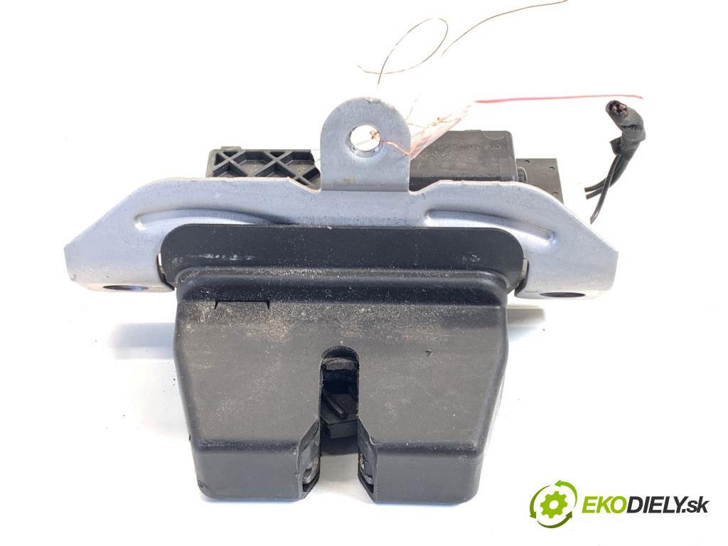 FORD MONDEO MK5 Kombi 2018 88 kW 1.5 TDCi 1499 zámok dverí zad DS7A-N442A66-AD