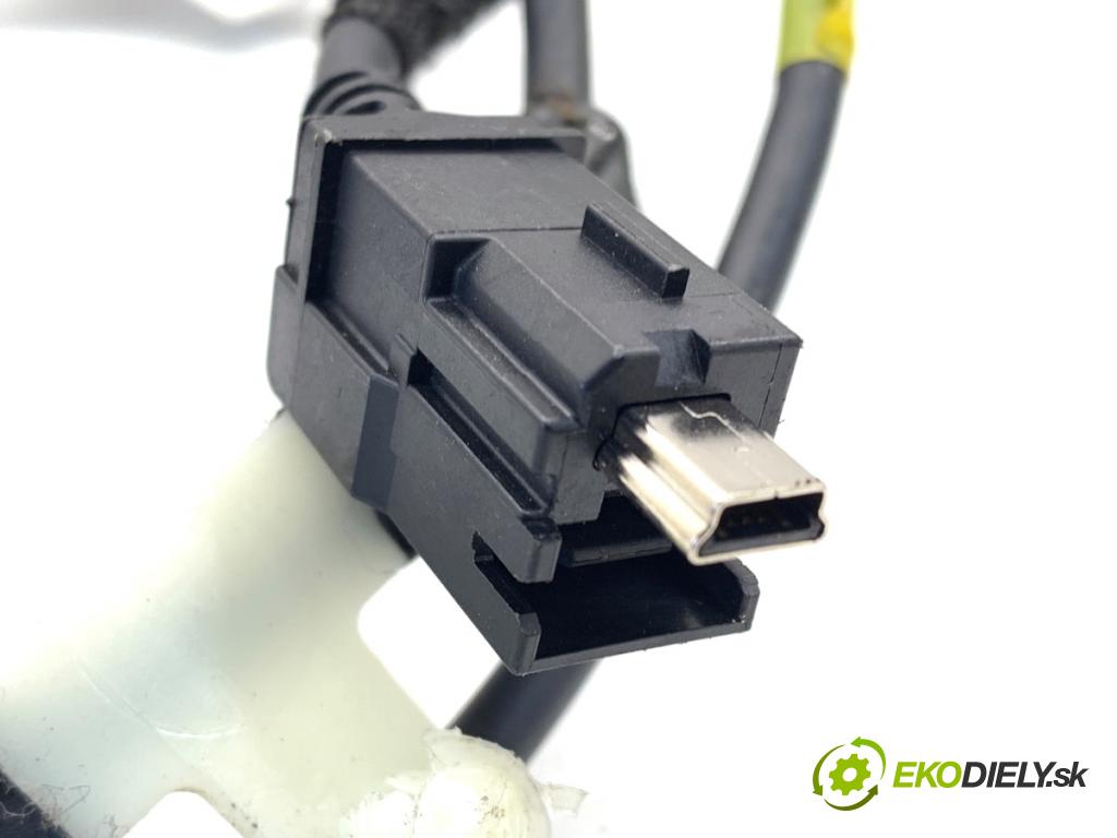 FORD MONDEO MK5 Kombi 2018 88 kW 1.5 TDCi 1499 Rúrka USB DS7T-14D202-AE