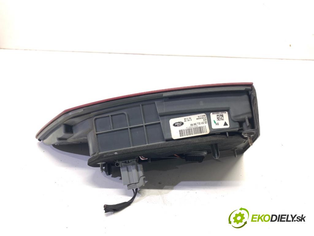 FORD MONDEO MK5 Kombi 2018 88 kW 1.5 TDCi 1499 Svetlo zad pravá vnútorná DS73-13A602-CH (Kľučka dverí ostatné)