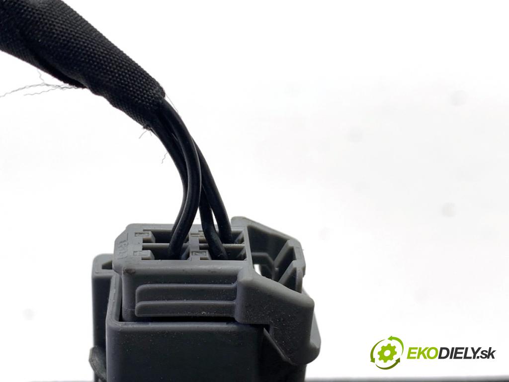 FORD MONDEO MK5 Kombi 2018 88 kW 1.5 TDCi 1499 Svetlo zad pravá vnútorná DS73-13A602-CH (Kľučka dverí ostatné)