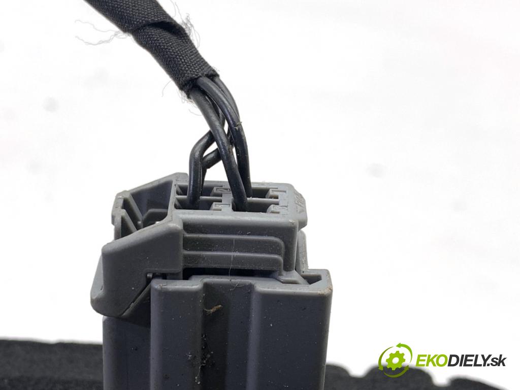 FORD MONDEO MK5 Kombi 2018 88 kW 1.5 TDCi 1499 Svetlo zad ľavá strana vnútorná DS73-13A603-CH (Kľučka dverí ostatné)