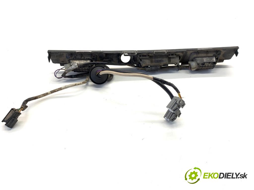 FORD MONDEO MK5 Kombi 2018 88 kW 1.5 TDCi 1499 lišta klika dveří zadní část