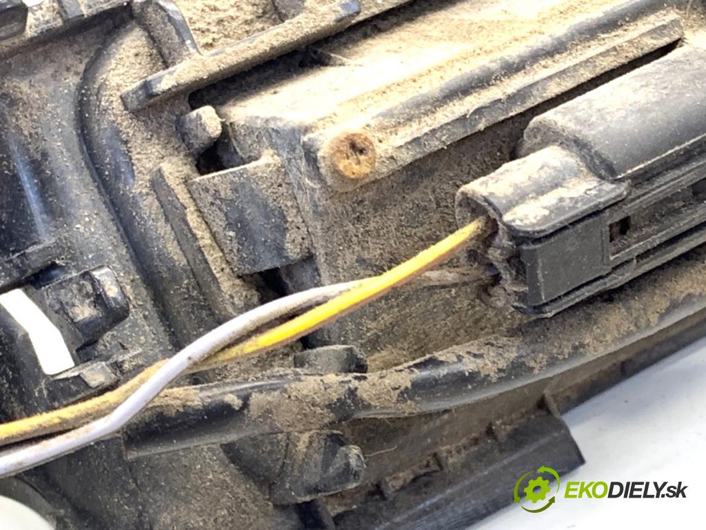 FORD MONDEO MK5 Kombi 2018 88 kW 1.5 TDCi 1499 lišta klika dveří zadní část