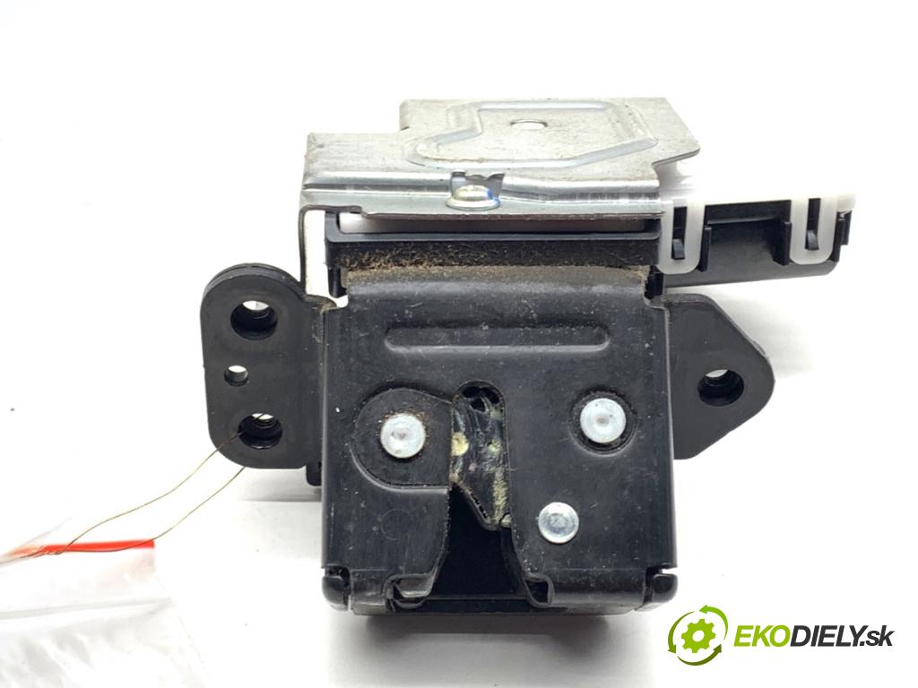 MAZDA 2 DE liftback 2008 63 kW 1.3 (DE3FS) 1349 zámok dverí zad C6728