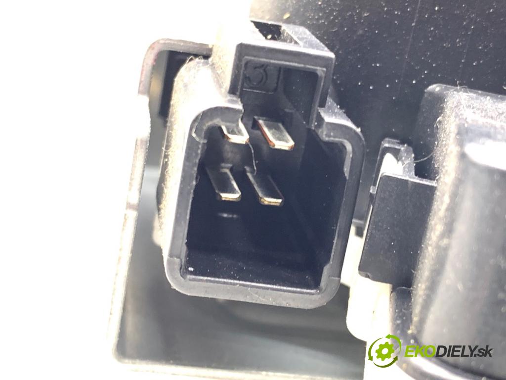 MAZDA 2 DE liftback 2008 63 kW 1.3 (DE3FS) 1349 zámok dverí zad C6728