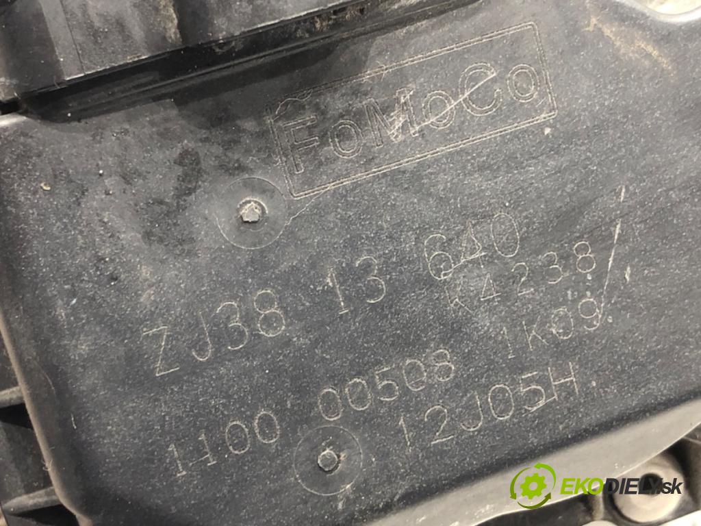 MAZDA 2 DE liftback 2008 63 kW 1.3 (DE3FS) 1349 škrtíci klapka ZJ3813640 (Škrticí klapka)