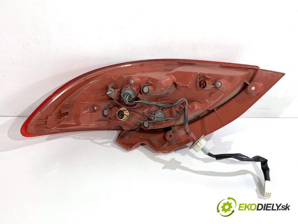 MAZDA 2 DE liftback 2008 63 kW 1.3 (DE3FS) 1349 světlo levý zadní část