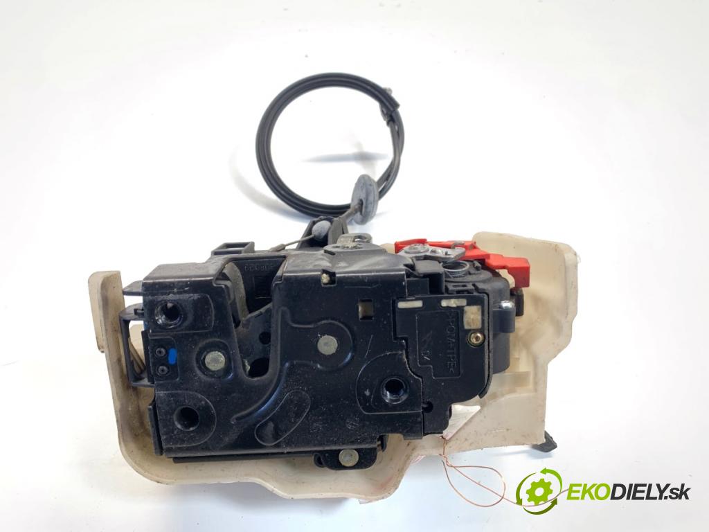 VW TOURAN nadwozie wielkoprzestrzenne (MPV) 2006 77 kW 1.9 TDI 1896 zámok Dvere pravy predný 