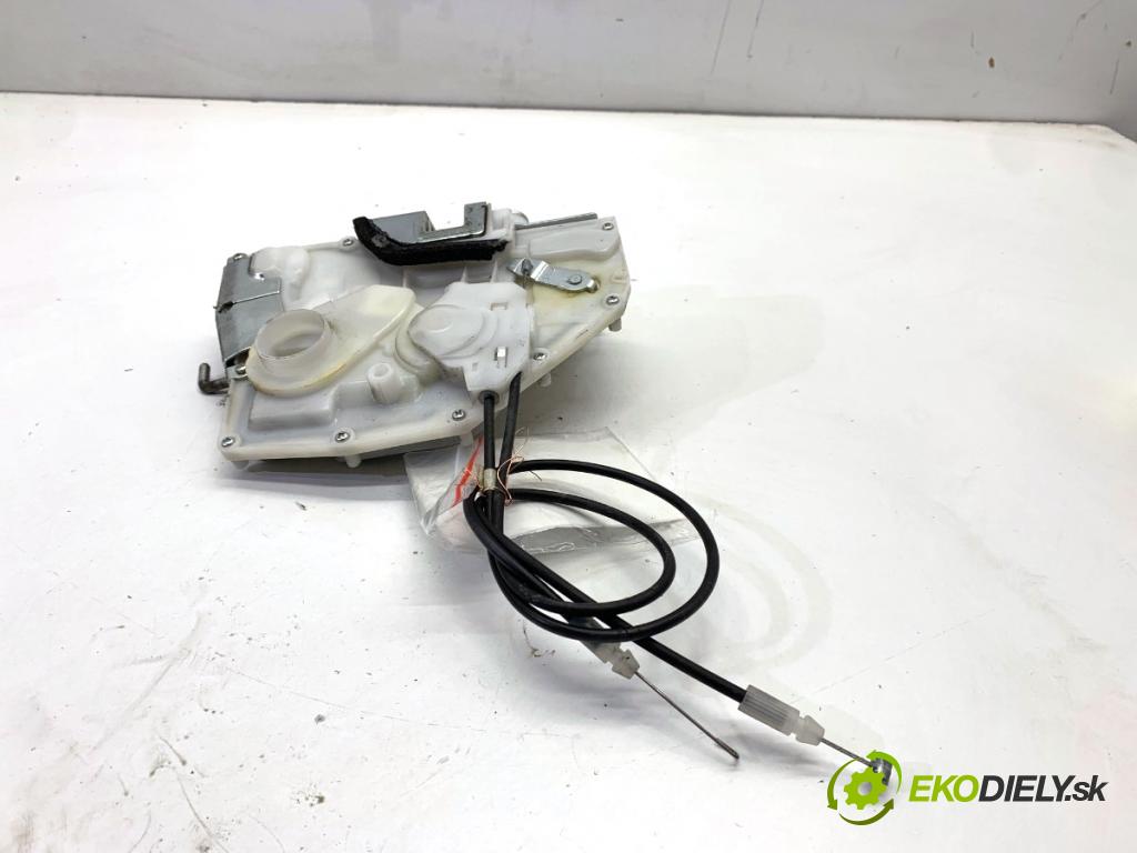 SUZUKI SWIFT III liftback 2006 68 kW 1.3 (RS 413) 1328 zámok Dvere pravy predný