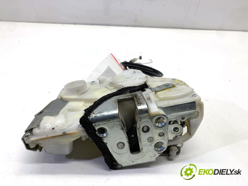 SUZUKI SWIFT III liftback 2006 68 kW 1.3 (RS 413) 1328 zámok Dvere ľavy predný 