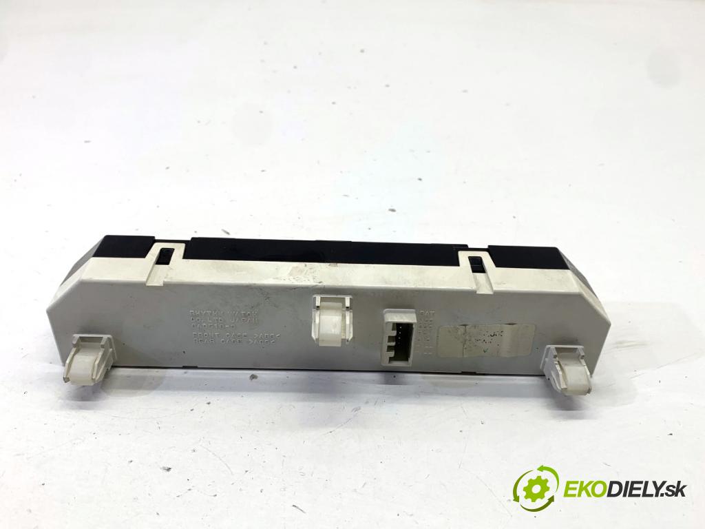 SUZUKI SWIFT III liftback 2006 68 kW 1.3 (RS 413) 1328 Displej 8AD518-0 (Přístrojová deska)