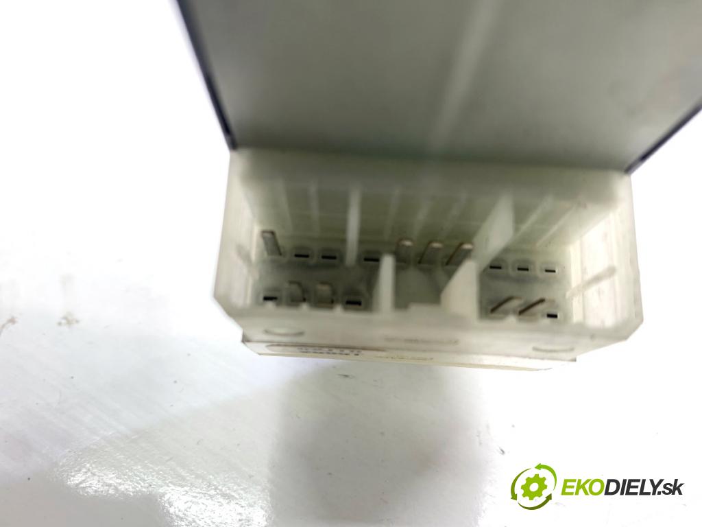 SUZUKI SWIFT III liftback 2006 68 kW 1.3 (RS 413) 1328 Prepínač okien 62J102695T (Prepínacie páčky pod volantom)