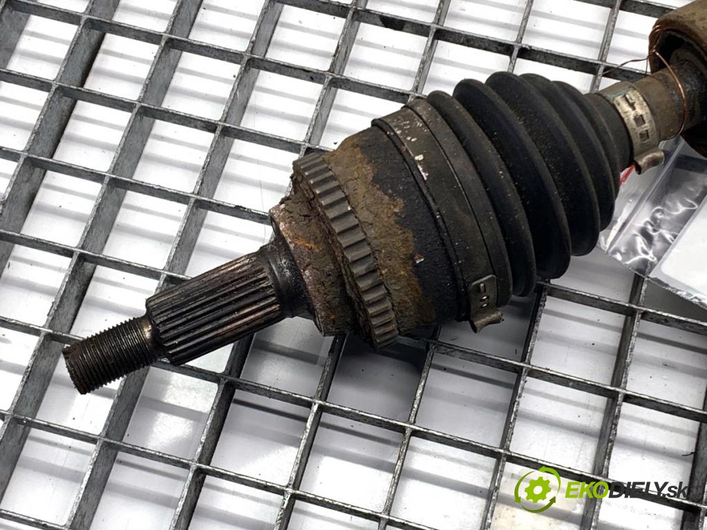 SUZUKI SWIFT III liftback 2006 68 kW 1.3 (RS 413) 1328 poloos pravý přední část