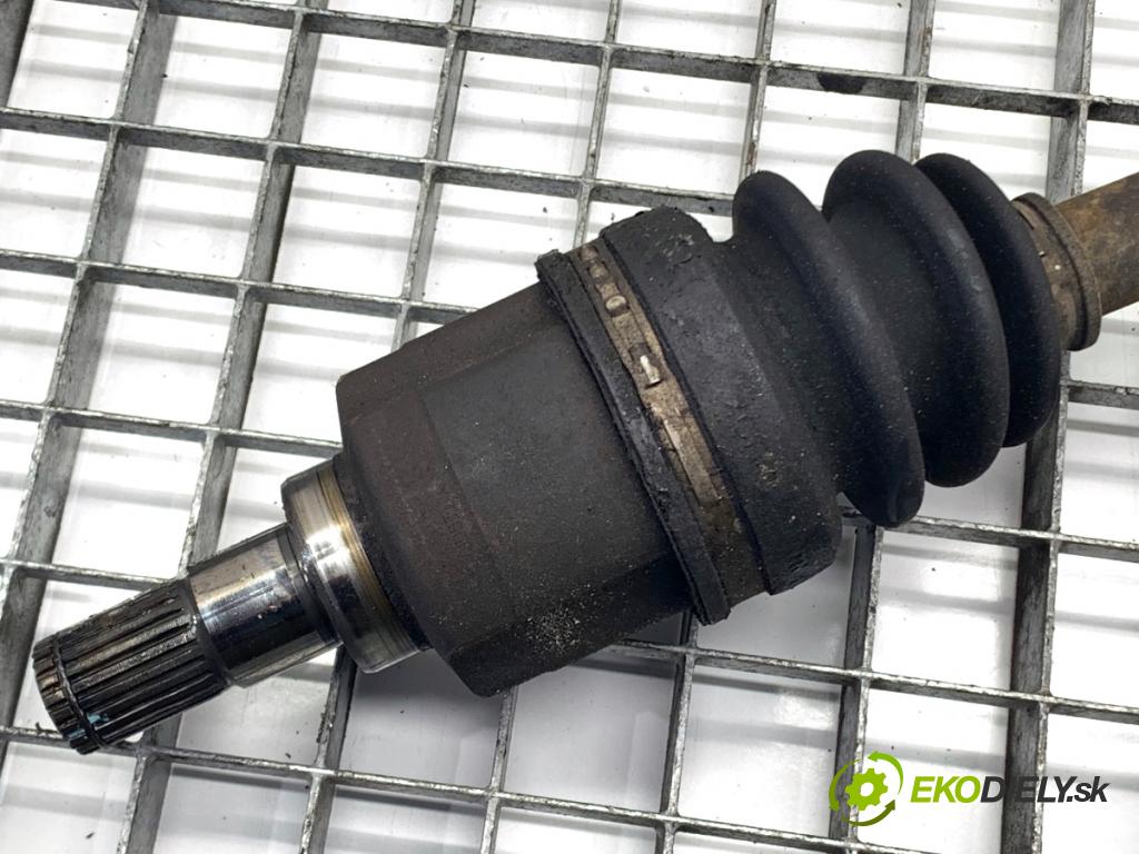 SUZUKI SWIFT III liftback 2006 68 kW 1.3 (RS 413) 1328 poloos pravý přední část