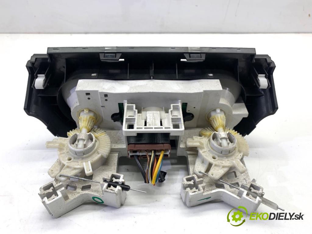 SUZUKI SWIFT III liftback 2006 68 kW 1.3 (RS 413) 1328 Panel ovládania kúrenia  (Prepínacie páčky pod volantom)