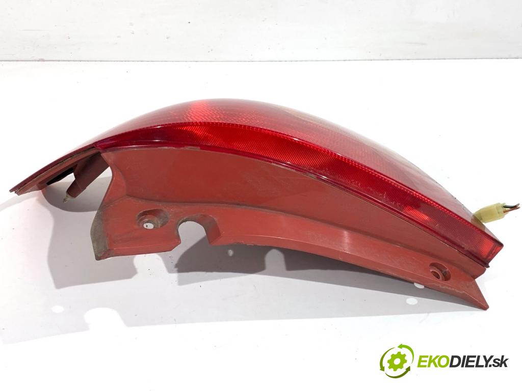 SUZUKI SWIFT III liftback 2006 68 kW 1.3 (RS 413) 1328 světlo pravý zadní část