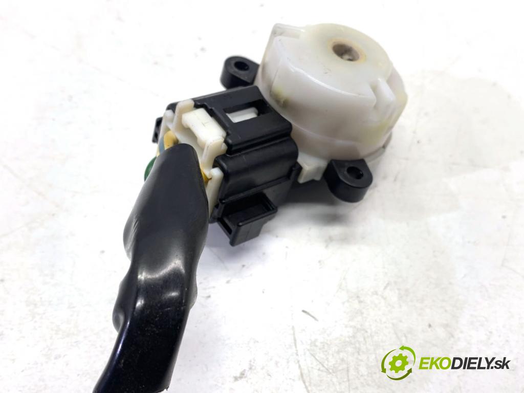 SUZUKI SWIFT III liftback 2006 68 kW 1.3 (RS 413) 1328 kostka vložka spínací skříňky  (Spínací skříňka)