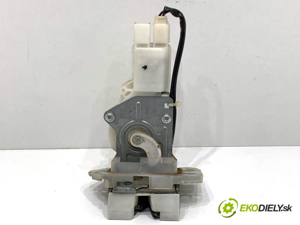 SUZUKI SWIFT III liftback 2006 68 kW 1.3 (RS 413) 1328 zámok dverí zad