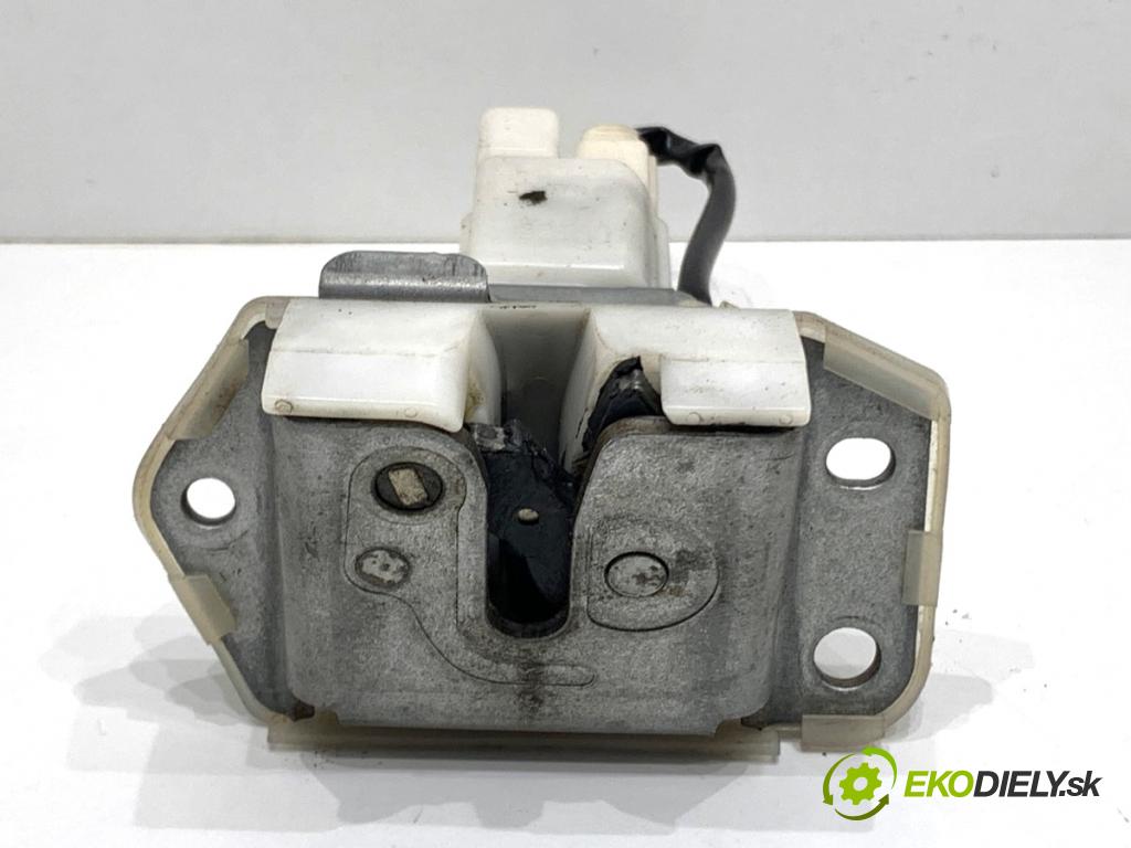 SUZUKI SWIFT III liftback 2006 68 kW 1.3 (RS 413) 1328 zámok dverí zad