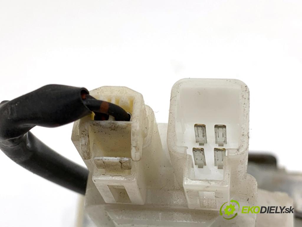 SUZUKI SWIFT III liftback 2006 68 kW 1.3 (RS 413) 1328 zámok dverí zad