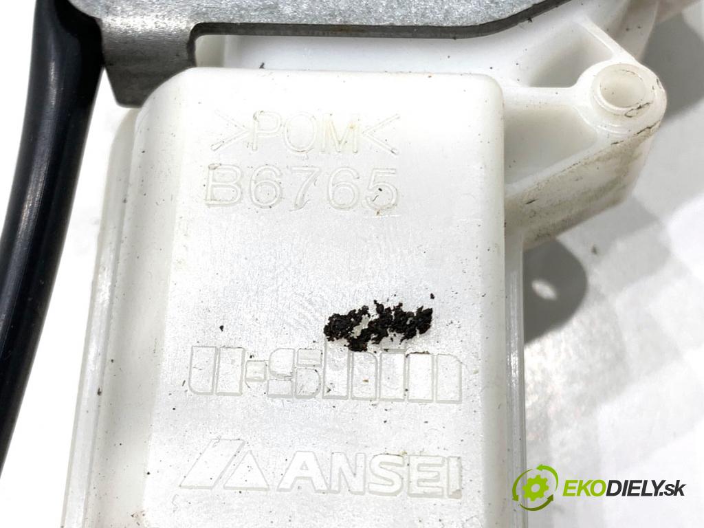 SUZUKI SWIFT III liftback 2006 68 kW 1.3 (RS 413) 1328 zámok dverí zad