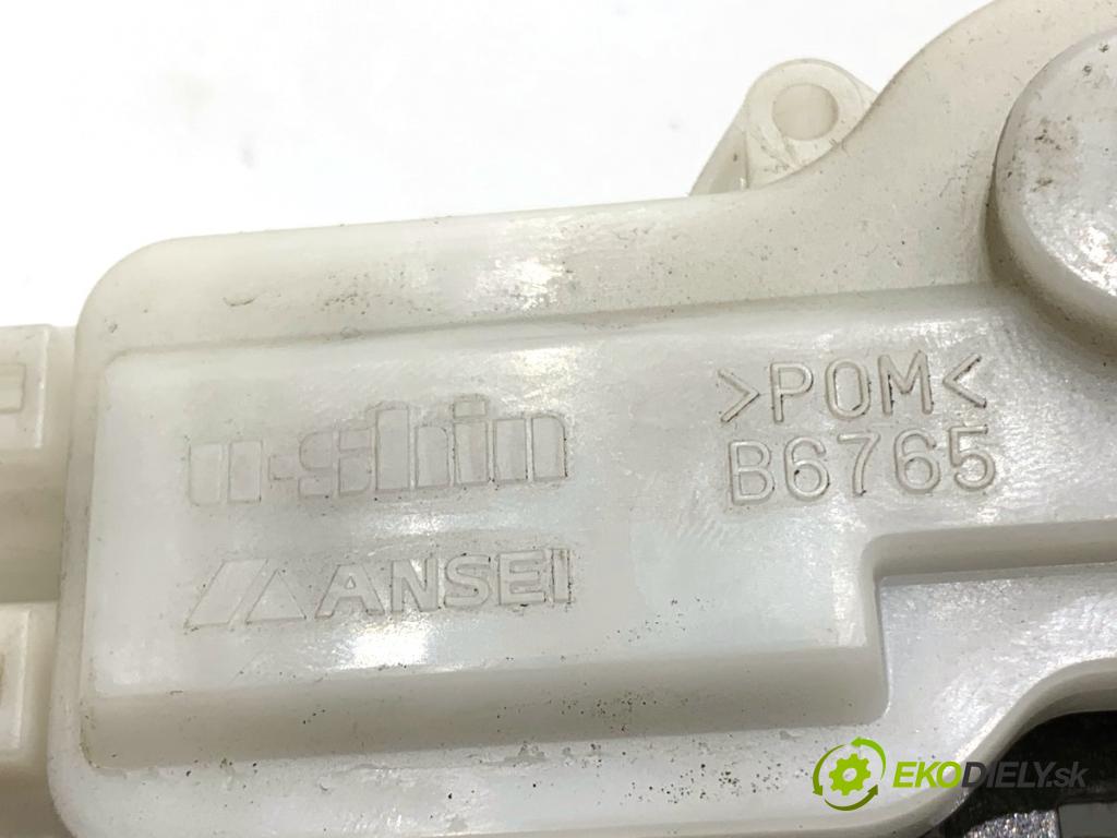SUZUKI SWIFT III liftback 2006 68 kW 1.3 (RS 413) 1328 zámok dveří zadní část