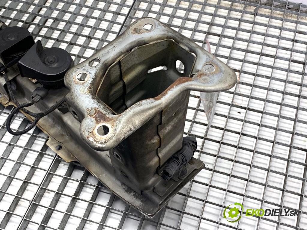 FORD FOCUS II Kombi 2008 85 kW 1.6 Ti 1596 Výstuha nárazníka predný (Výstuha predná)