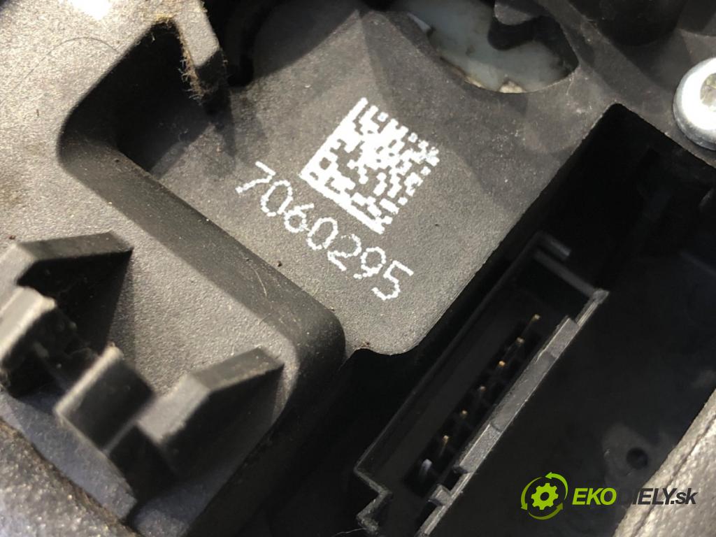 BMW E90 sedan 2006 95 kW 318 i 1995 zámok Dvere ľavy zad 7060295