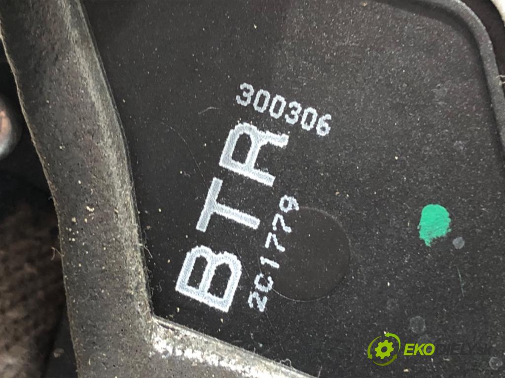 BMW E90 sedan 2006 95 kW 318 i 1995 zámok dveře pravý přední část 7059974