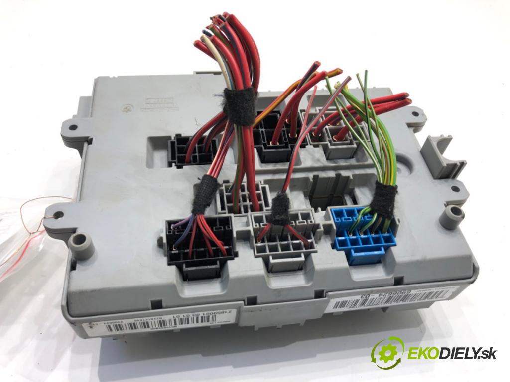 BMW E90 sedan 2006 95 kW 318 i 1995 skříňka poistková 6906624 (Pojistková skříňka)