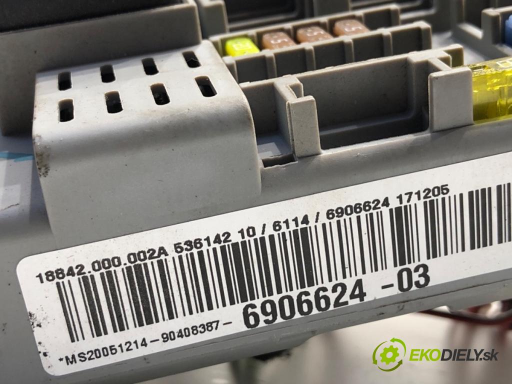 BMW E90 sedan 2006 95 kW 318 i 1995 skříňka poistková 6906624 (Pojistková skříňka)