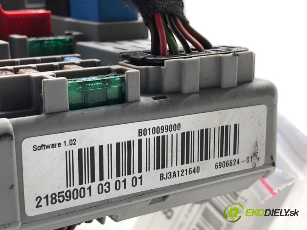 BMW E90 sedan 2006 95 kW 318 i 1995 Skrinka poistková 6906624 (Poistková skrinka)