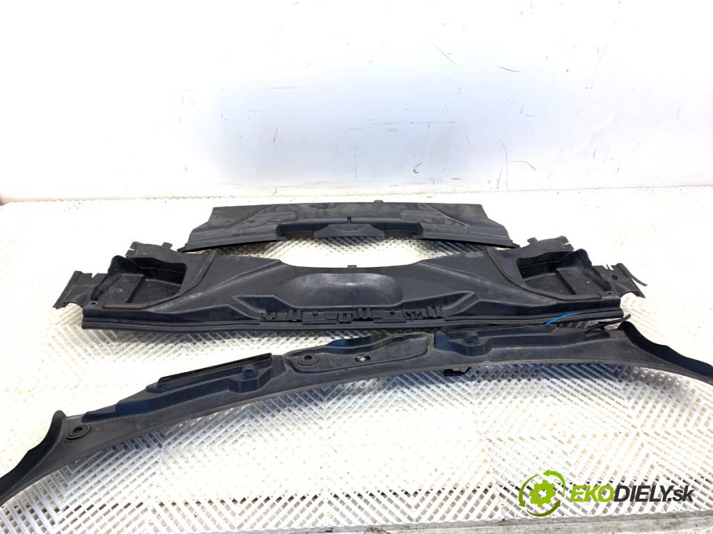 BMW E90 sedan 2006 95 kW 318 i 1995 Torpédo, plast pod čelné okno 6924277 (Torpédo (plast pod čelným sklom))