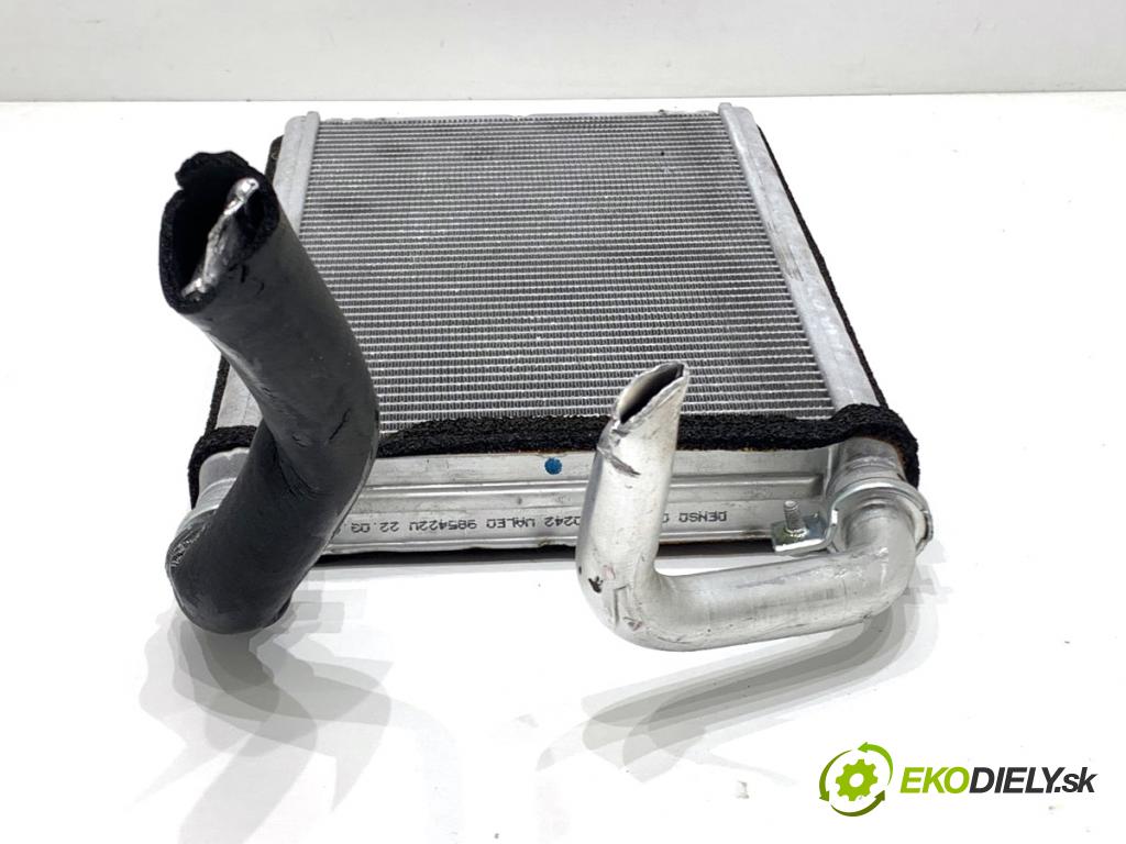 BMW E90 sedan 2006 95 kW 318 i 1995 Výhrevné teleso, radiátor kúrenia 985422U (Radiátor kúrenia)