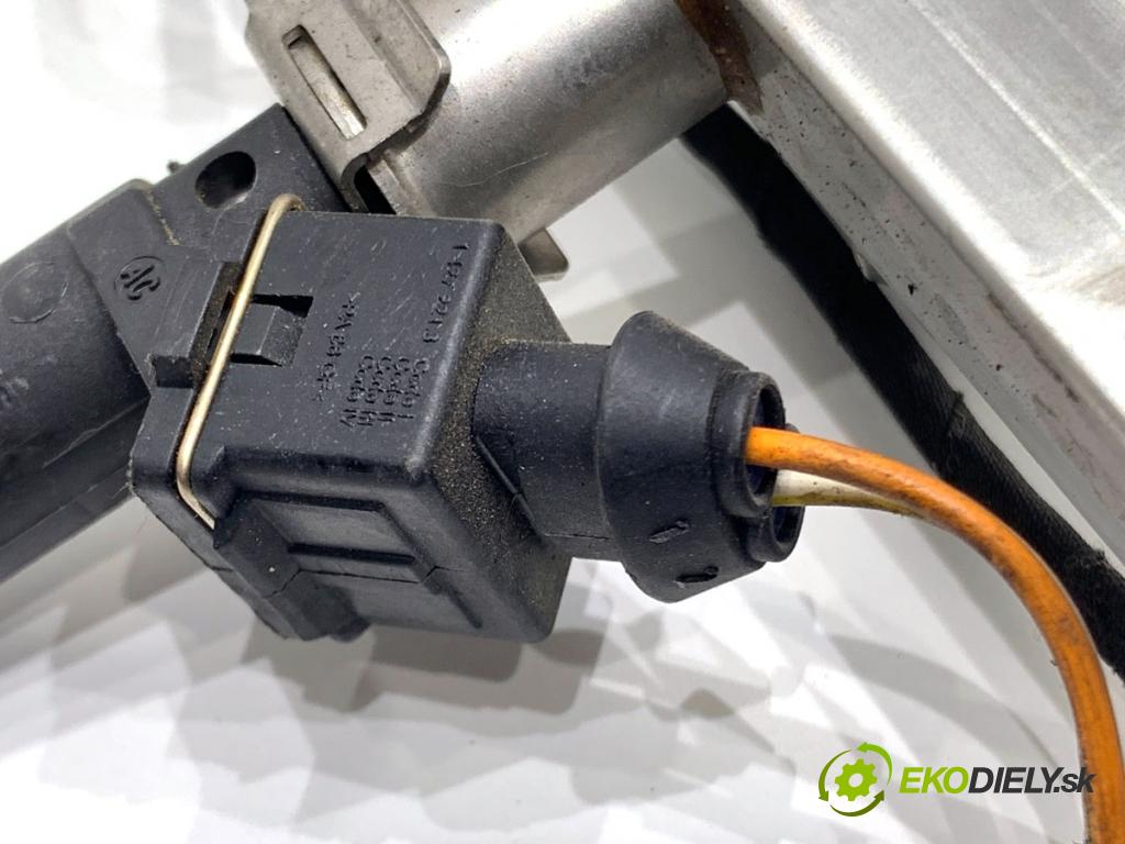 BMW E90 sedan 2006 95 kW 318 i 1995 Lišta vstrekovacia 7506158 (Vstrekovacia lišta)