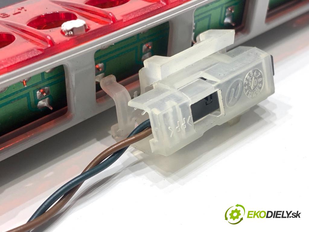 BMW E90 sedan 2006 95 kW 318 i 1995 Svetlo brzdových svetiel 6946614