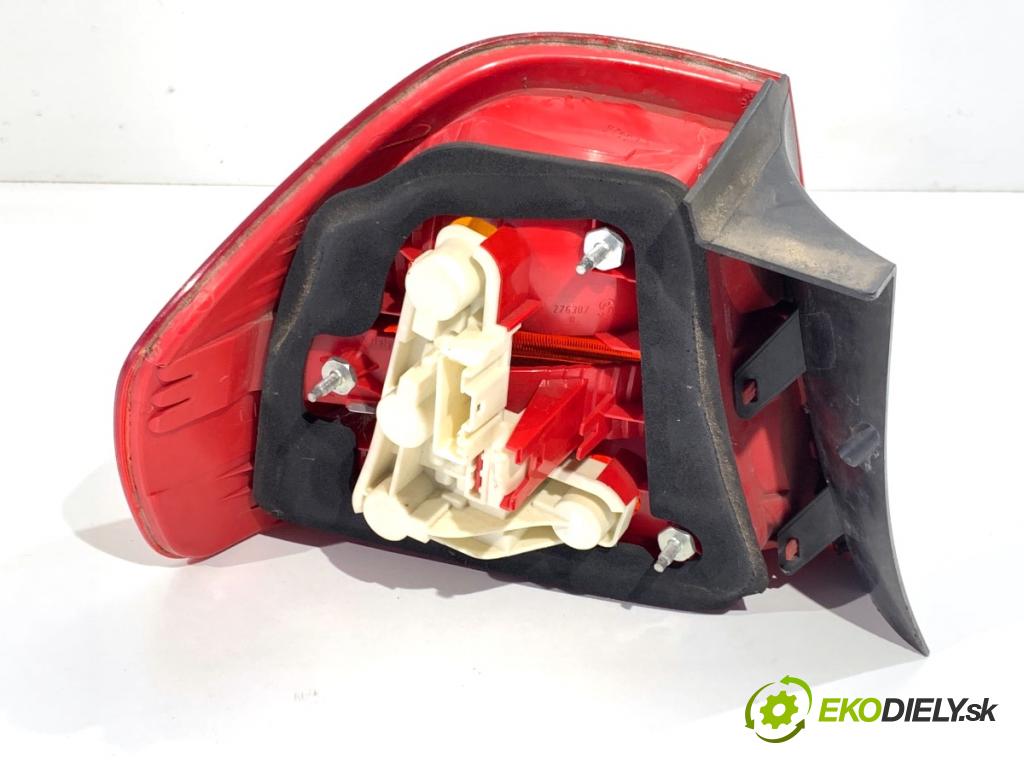 BMW E90 sedan 2006 95 kW 318 i 1995 Svetlo pravy zad 6937458