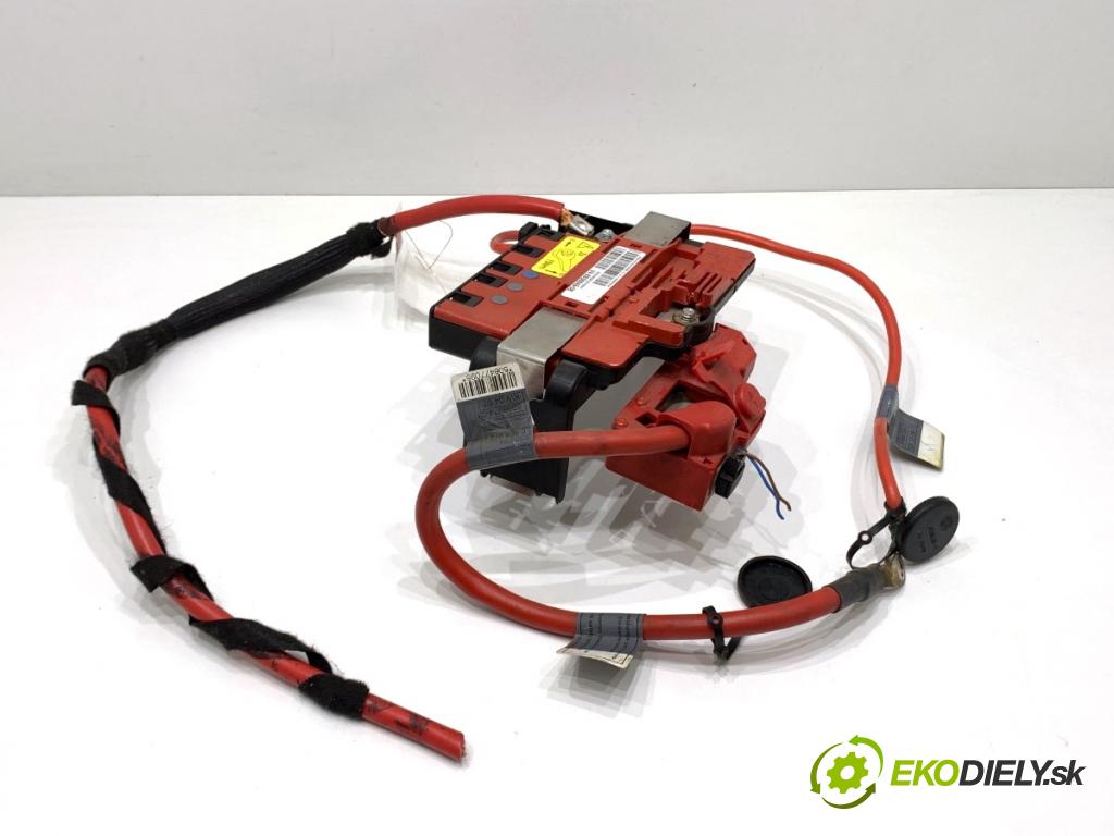 BMW E90 sedan 2006 95 kW 318 i 1995 svorka plus 6936649