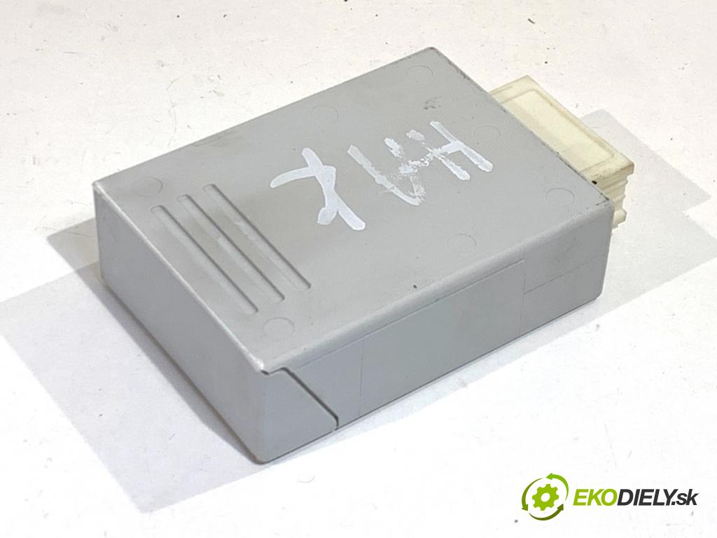 BMW E90 sedan 2006 95 kW 318 i 1995 modul tažného oka 6773731 (Řídící jednotka ostatní)