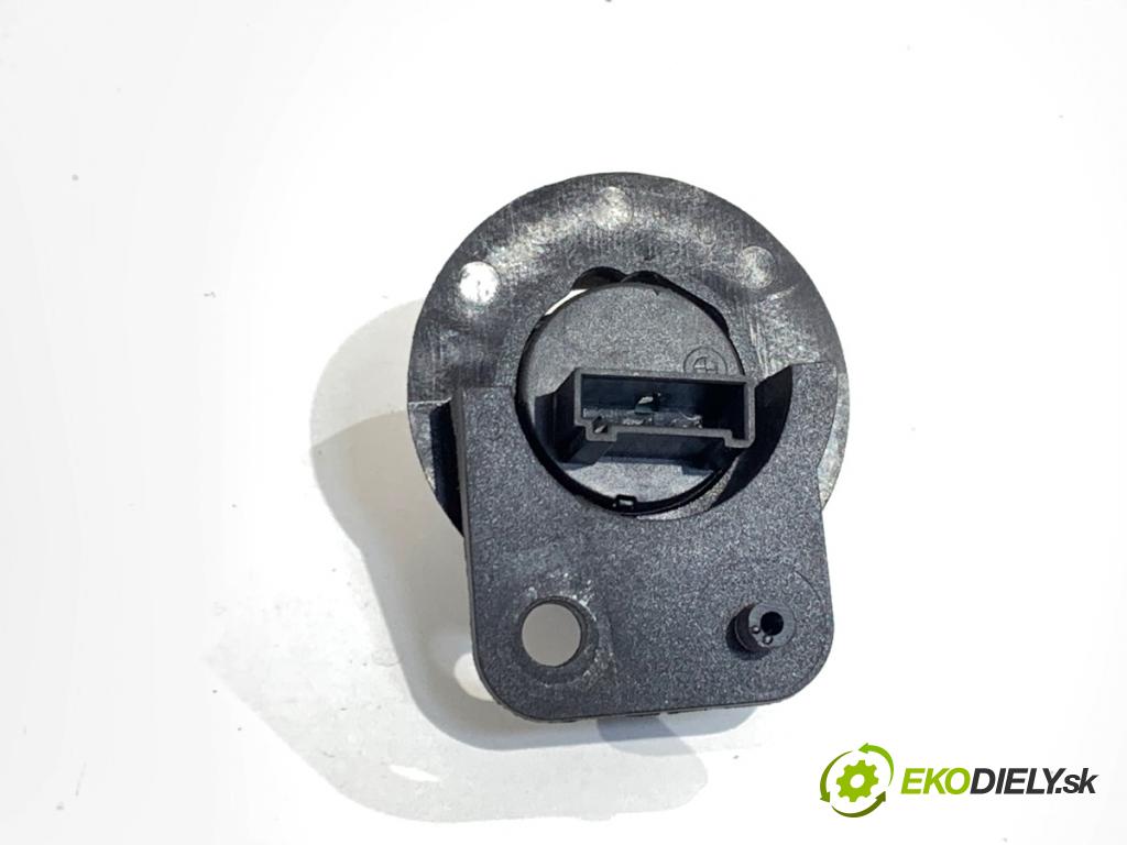 BMW E90 sedan 2006 95 kW 318 i 1995 vypínač přepínač tažného oka 6942608