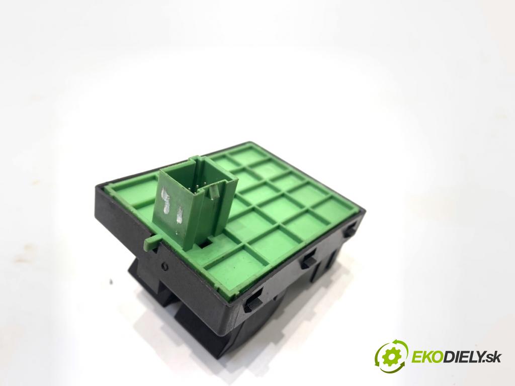 FIAT TIPO sedan 2016 70 kW 1.4 (356SXA1B) 1368 Prepínač okien  (Prepínacie páčky pod volantom)