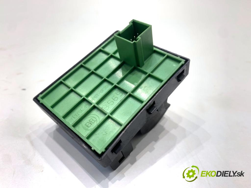 FIAT TIPO sedan 2016 70 kW 1.4 (356SXA1B) 1368 Prepínač okien  (Prepínacie páčky pod volantom)