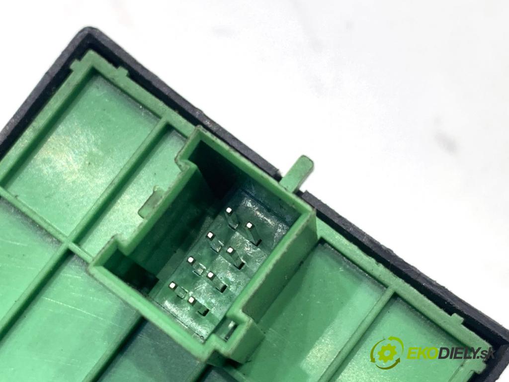 FIAT TIPO sedan 2016 70 kW 1.4 (356SXA1B) 1368 Prepínač okien  (Prepínacie páčky pod volantom)