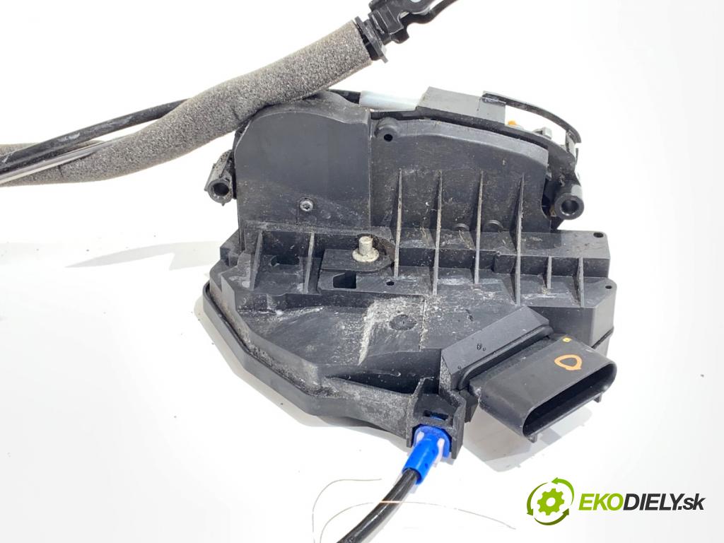 FORD FIESTA MK7 liftback 2016 44 kW 1.25 1242 zámok Dvere ľavy predný AM5A-U21813-AF