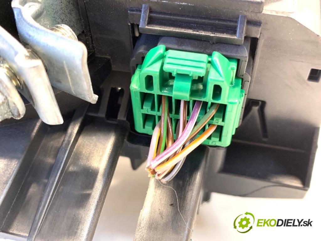 FORD FIESTA MK7 liftback 2016 44 kW 1.25 1242 Prepínač kombinovaný 8A6T-13335-BC (Prepínacie páčky pod volantom)