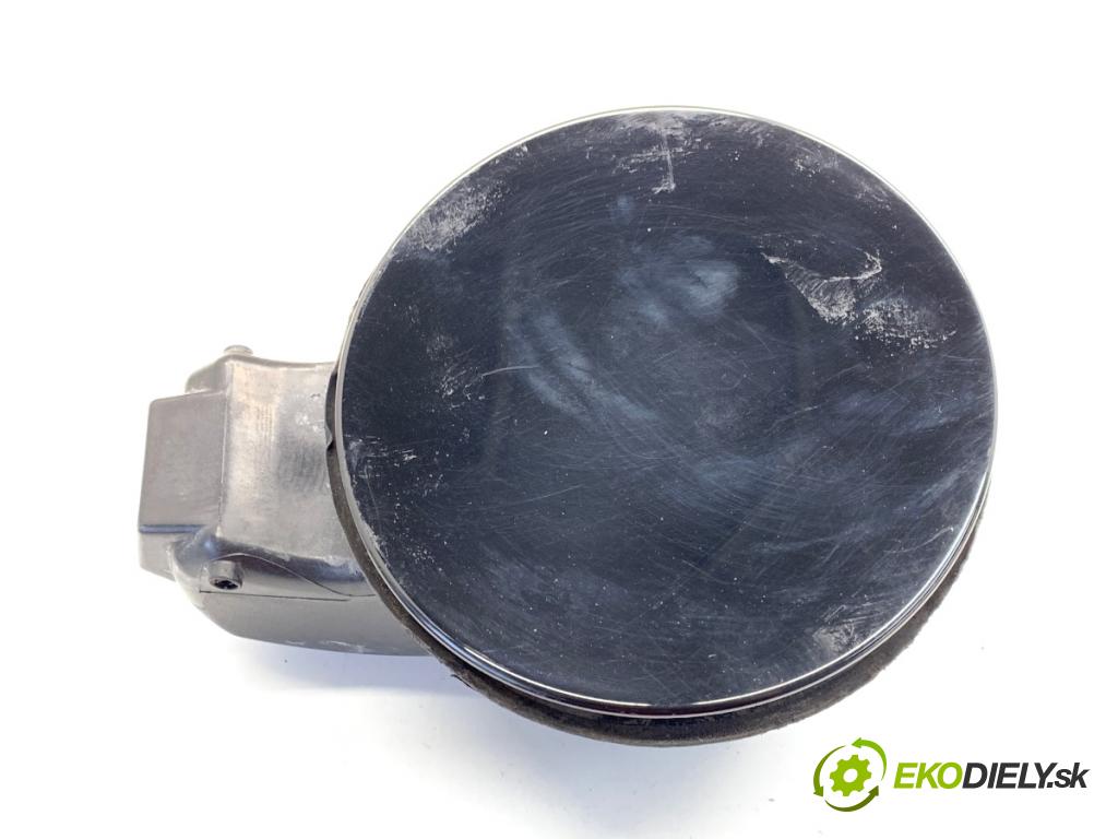 FORD FIESTA MK7 liftback 2016 44 kW 1.25 1242 dvířka nádrže paliva  (Klika dveří ostatní)